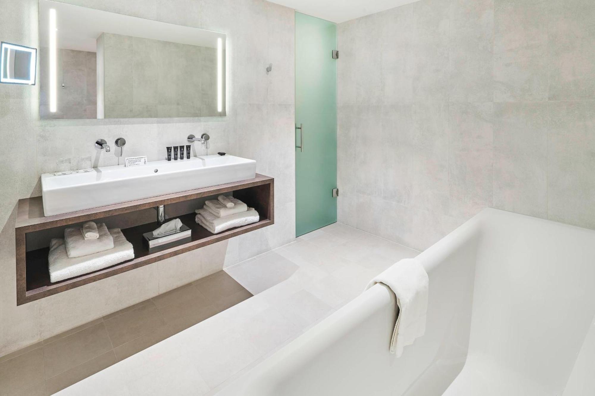Nassau Breda, Autograph Collection Hotel 4*